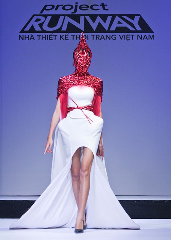 Truong Ngoc Anh tiep tuc ngoi ghe nong Project Runway Vietnam-Hinh-10